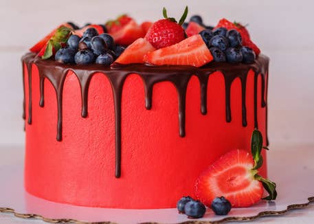 Come un pastel de cada color y te describiremos con tres palabras