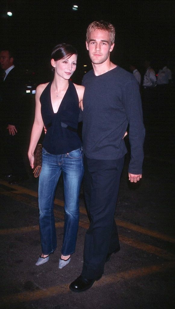 Heather McComb and James Van Der Beek together in a parking lot