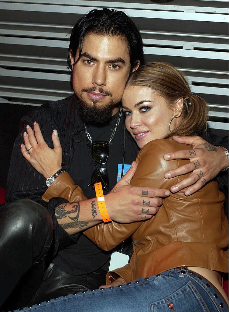 Dave Navarro and Carmen Electra in a deep hug