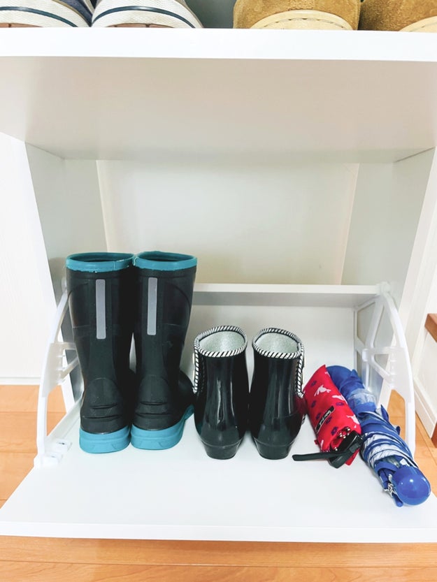 靴がこんなに入るなんて イケアの 2999円ボックス で狭い玄関がスッキリした Buzzfeed Japan 玄関周りがゴチャゴチャしてきたなぁ い ｄメニューニュース Nttドコモ