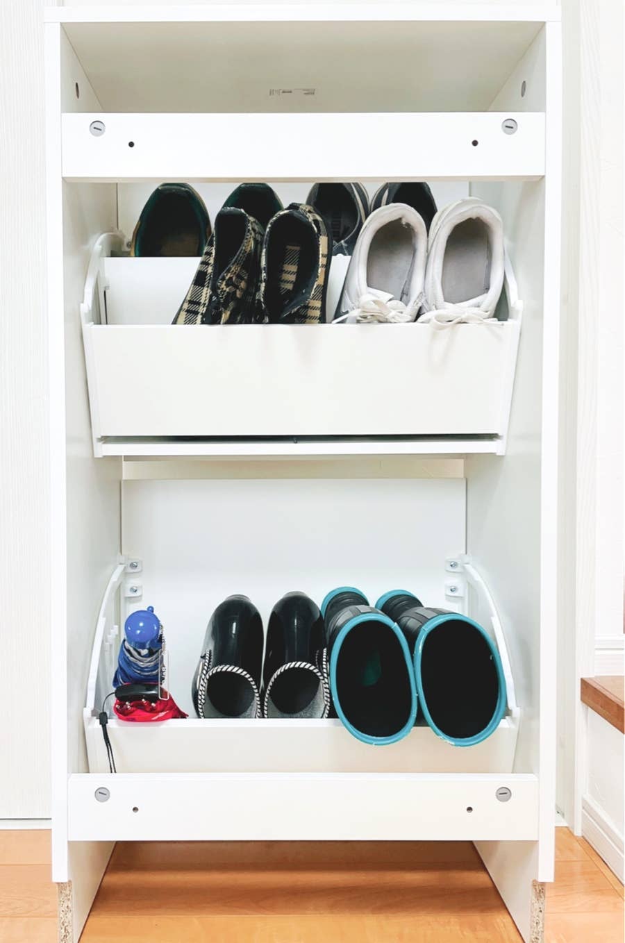 靴がこんなに入るなんて イケアの 2999円ボックス で狭い玄関がスッキリした