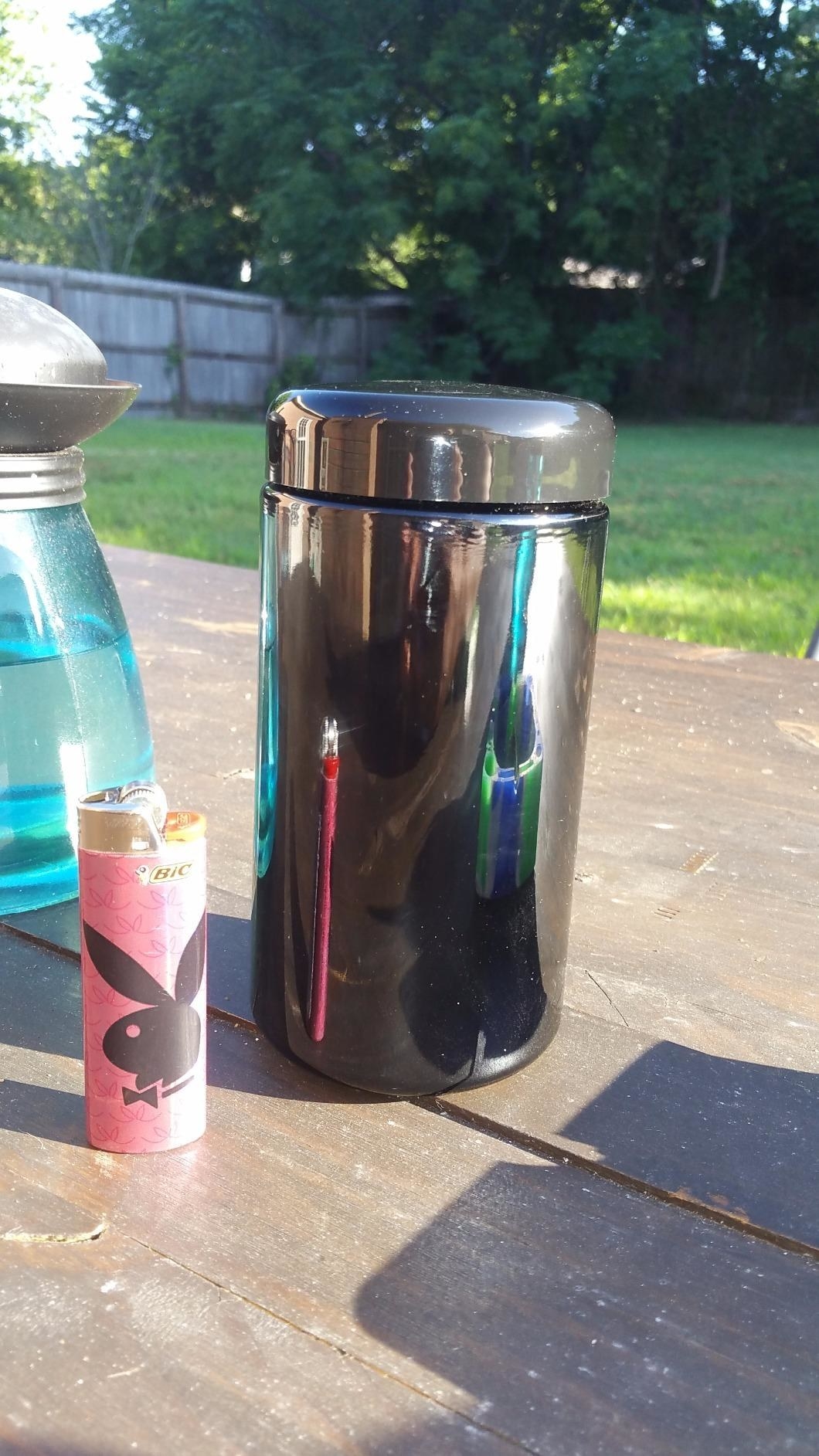 A reviewer compares the size of the jar to a lighter