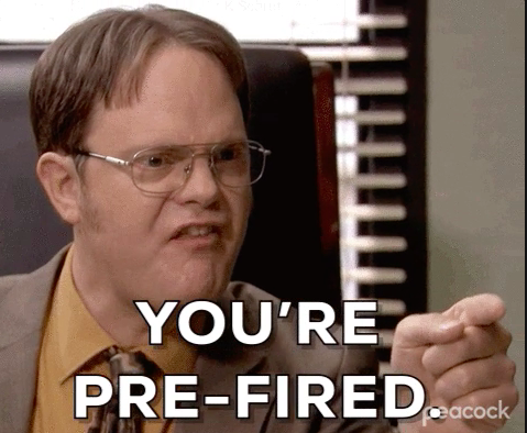 《办公室》中的德怀特大喊大叫,“你# x27; pre-fired !“