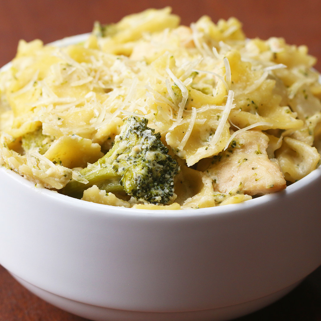 One-Pot Creamy Chicken and Broccoli Pasta
