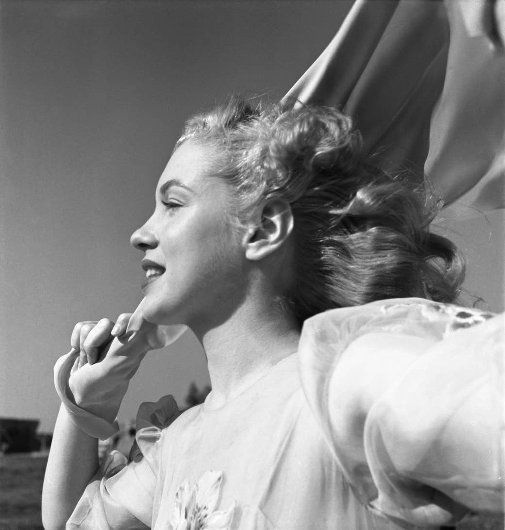 Young Marilyn Monroe in profile