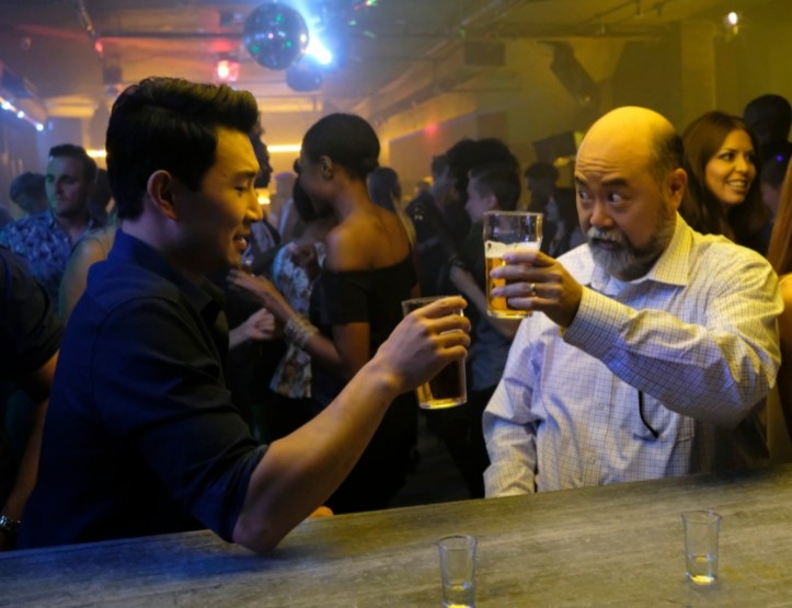 Jung and Appa are at a club and about to toast before drinking.