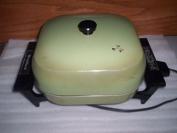 &#x27;70s electric skillet