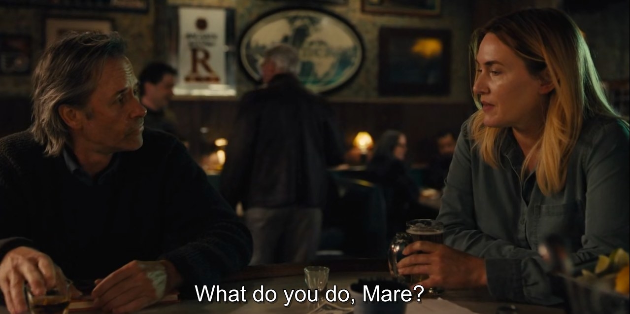 Scene where Mare (Kate Winslet meets Richard (Guy Pearce).