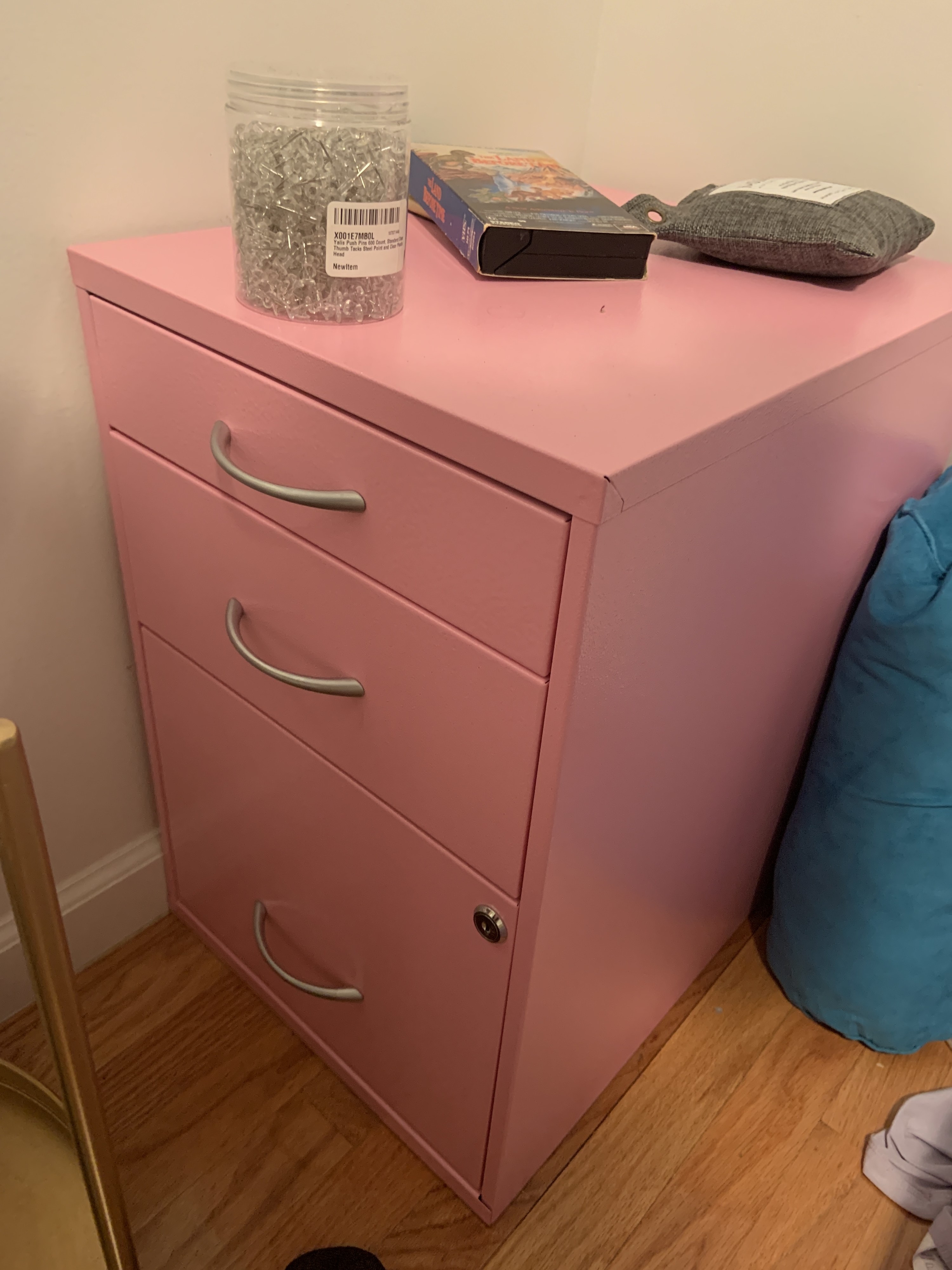 The filing cabinet in pink
