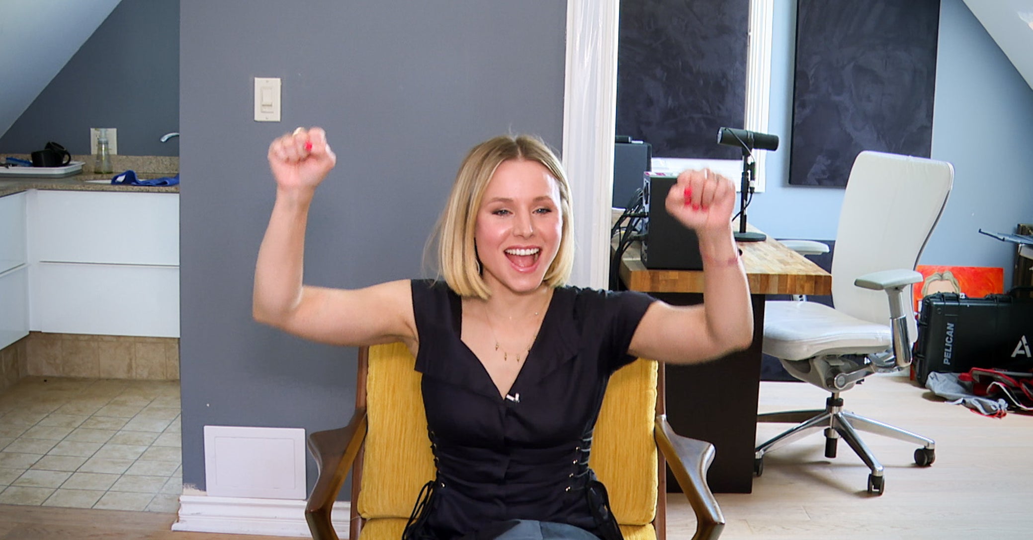 Kristen Bell Returns As The Voice Of Gossip Girl In The Reboot