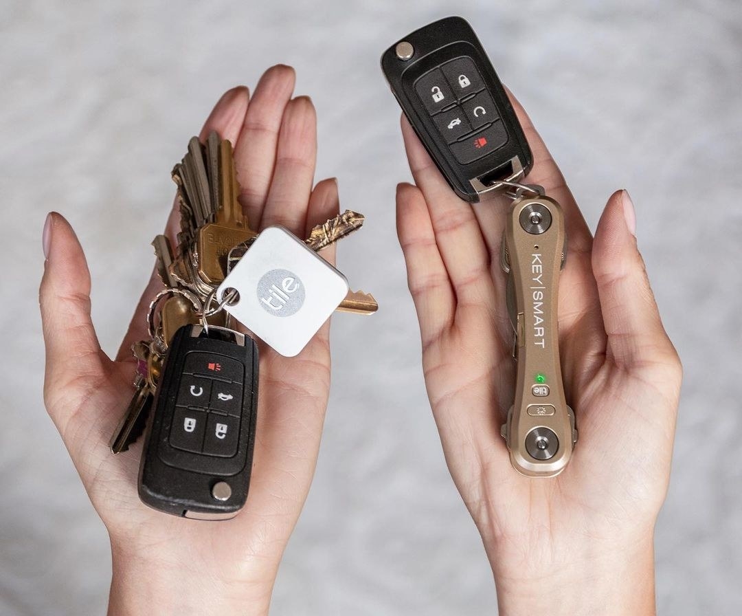 A pair of hands holding keys; one is a big bundle and the other is neat and organized