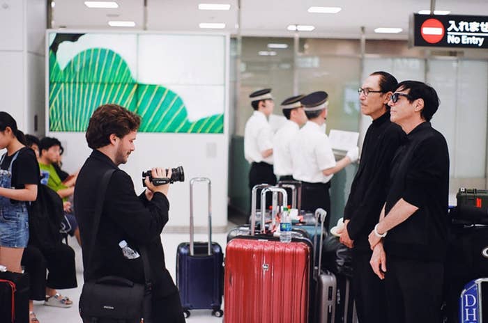 Edgar Wright holding a camcorder to film the Sparks Brothers in a Japanese airport