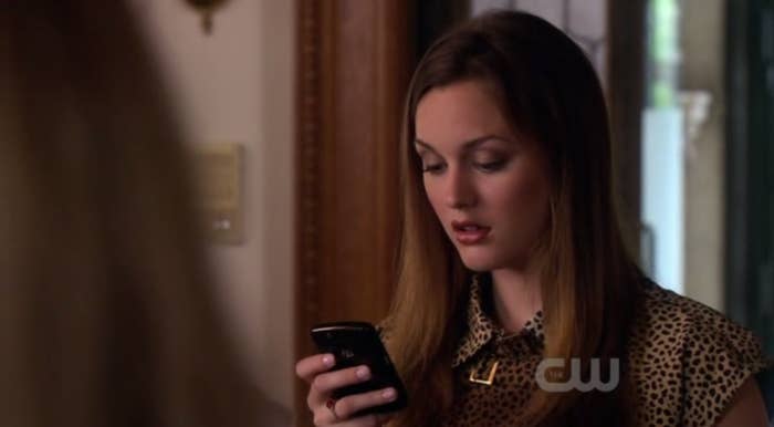 Blair Waldorf looking down at her phone