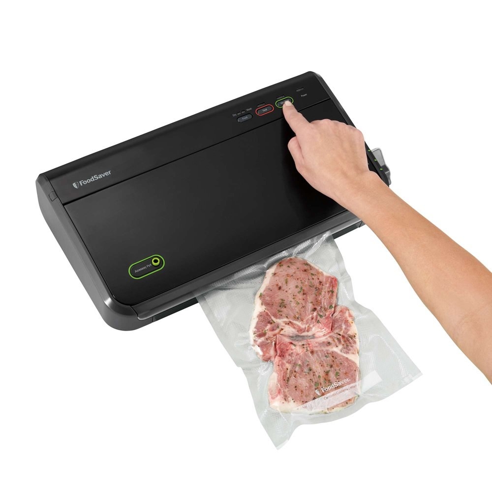 Vacuum sealing gadget sealing meat