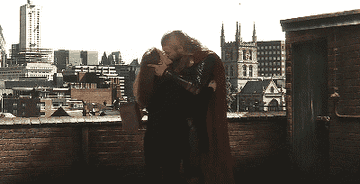 Jane and Thor kissing