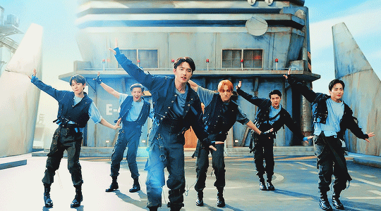 K-POP・アジア EXO [DON'T FIGHT THE FEELING] EXO 엑소 'Don't fight the feeling' MV - YouTube