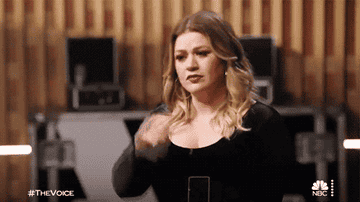 Kelly Clarkson crying
