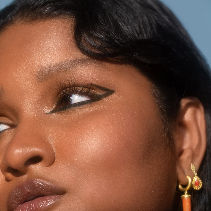 the eyeliner in abstract shape