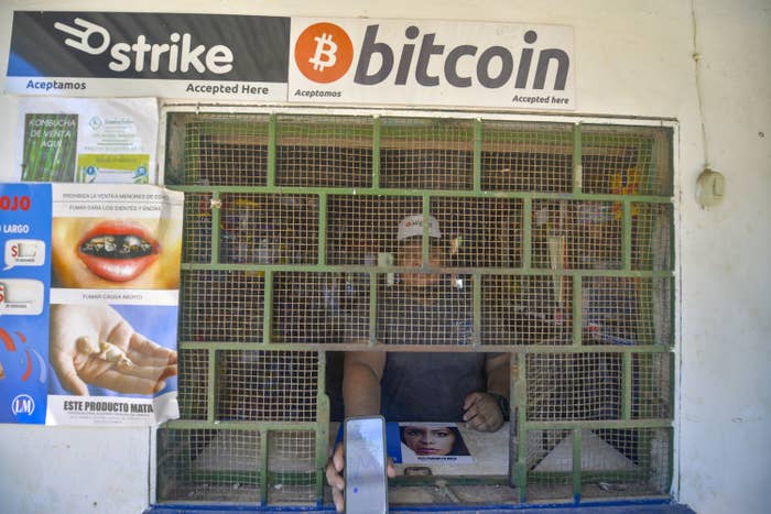 Business in El Salvador that accepts bitcoin payments