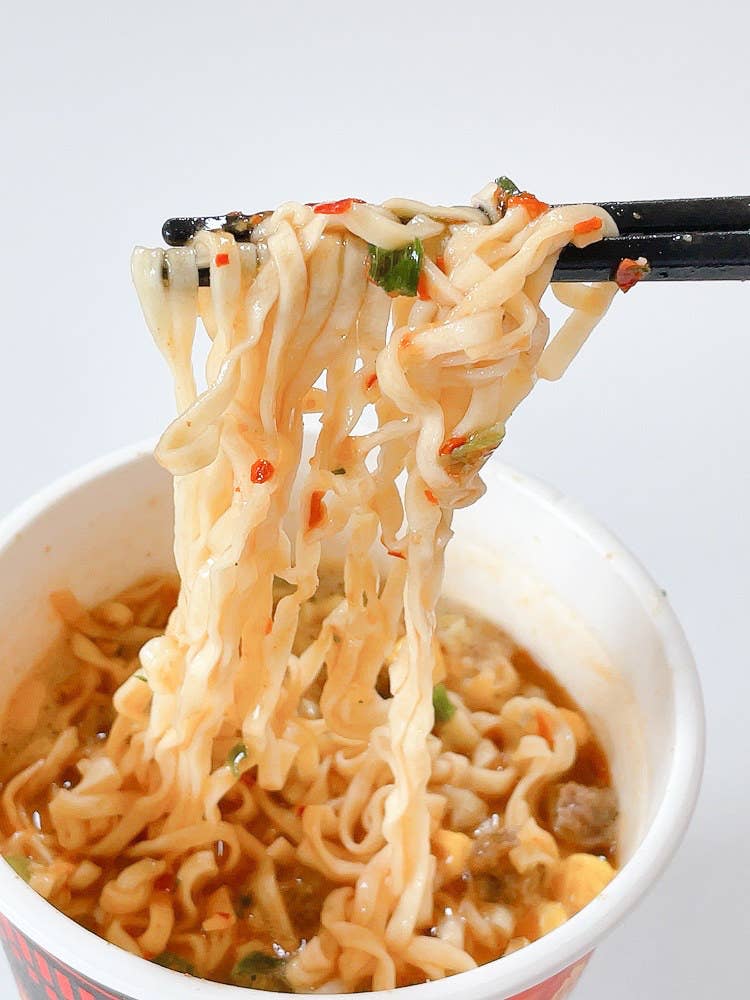 正直言って余裕かな 辛さが弱めな 激辛カップヌードル 味はめちゃウマでした