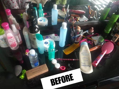 Reviewer's cosmetics before using spinning organizer