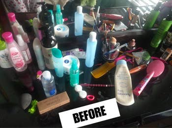 Reviewer's cosmetics before using spinning organizer