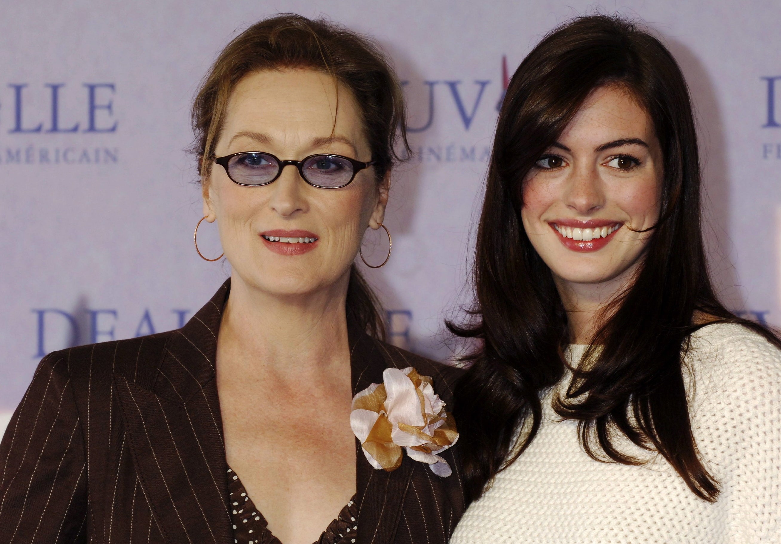 Anne poses with co-star Meryl Streep