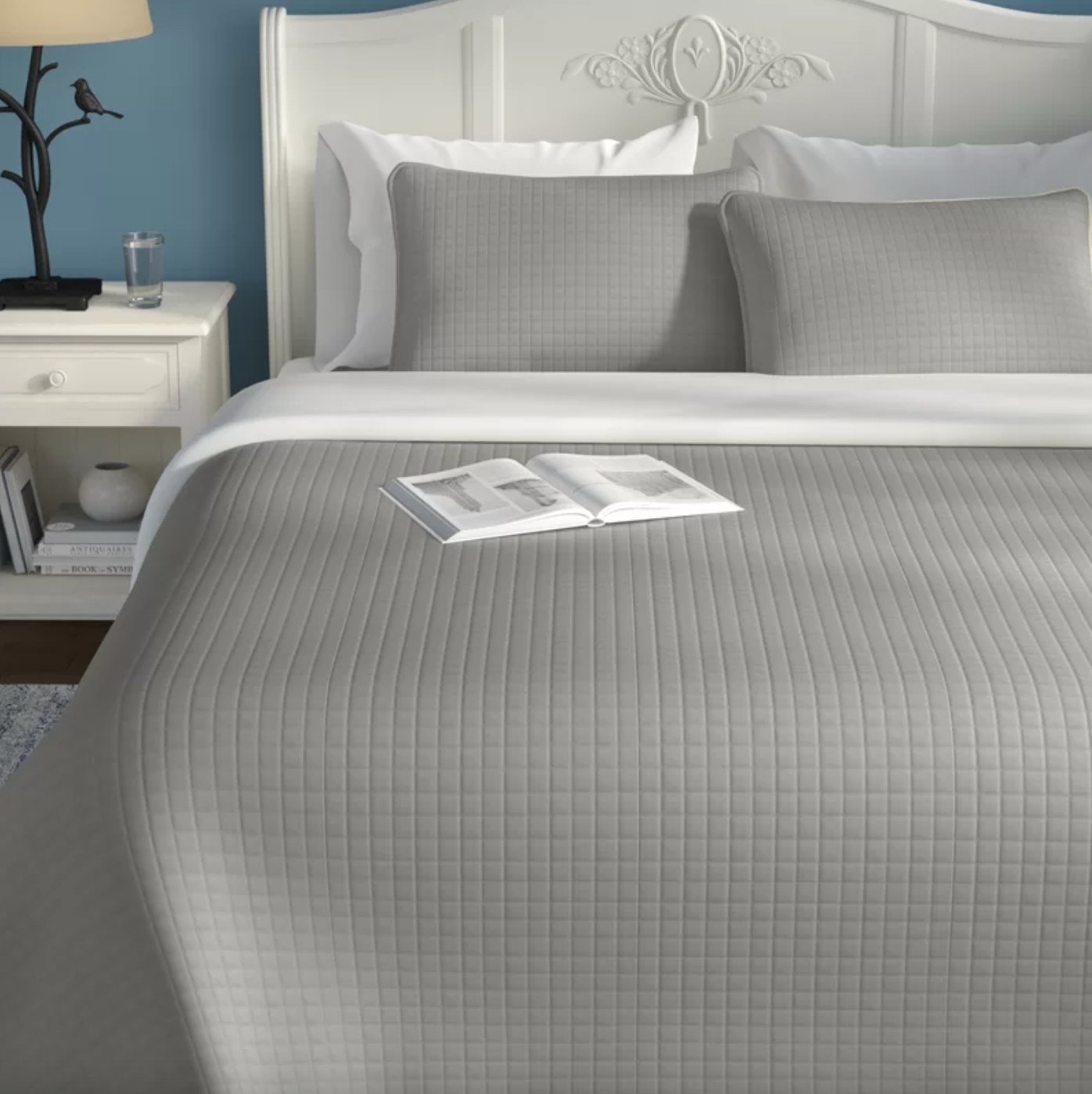 the two-piece adjustable quilt set in steel gray