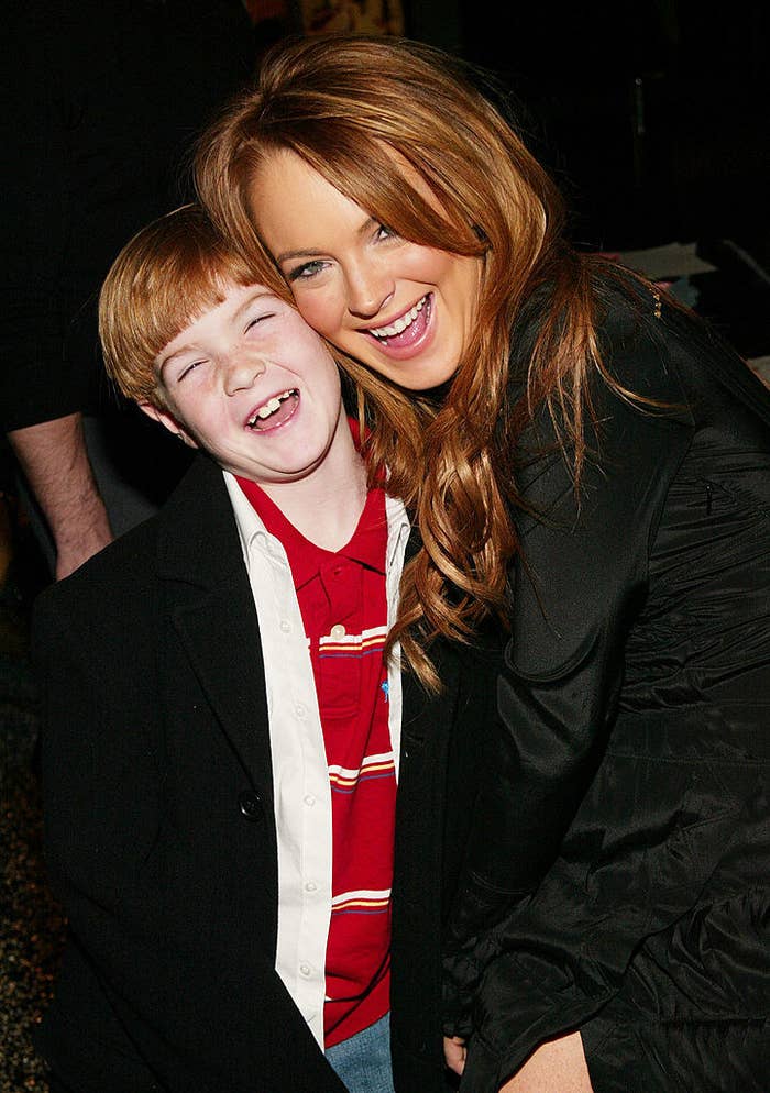 Lindsay Lohan (R) poses with Dakota at the "Confessions Of A Teenage Drama Queen" premiere