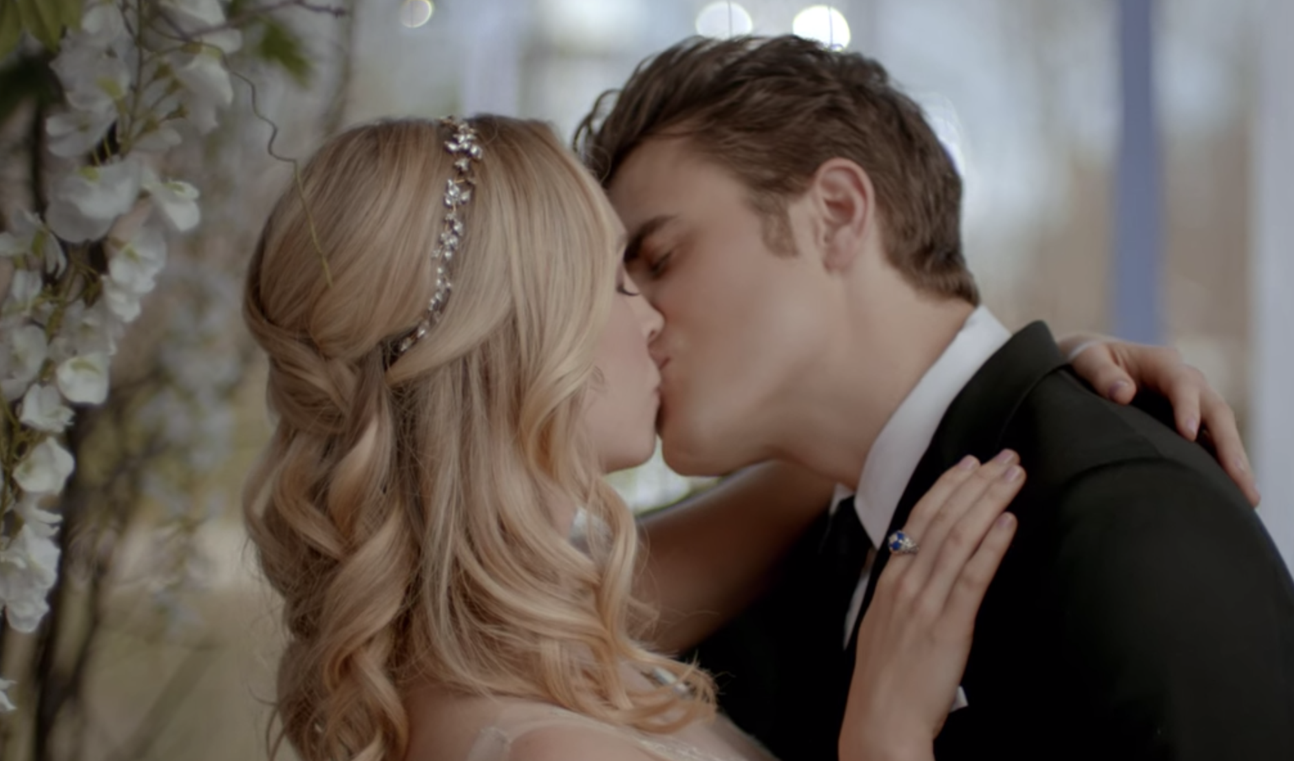 Carolie and Stefan kissing at the altar
