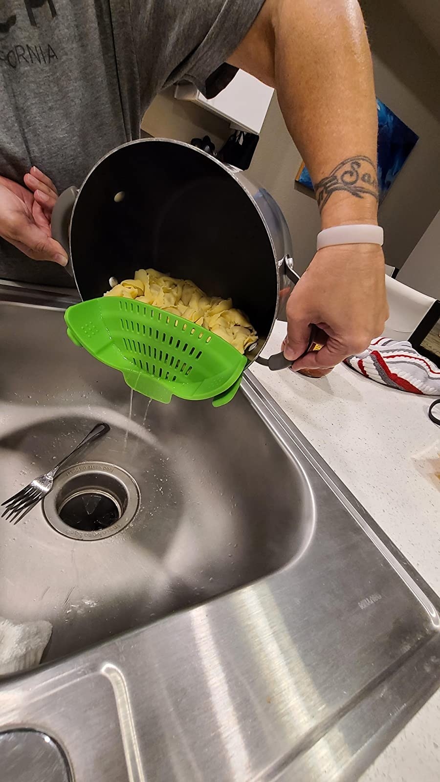 Reviewer using the strainer in green
