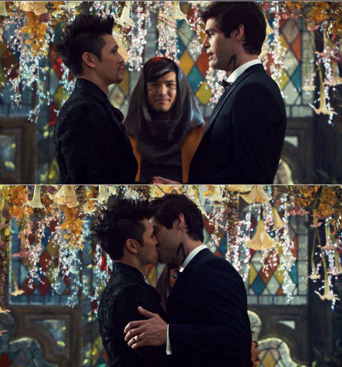 Magnus and Alec kissing at their wedding