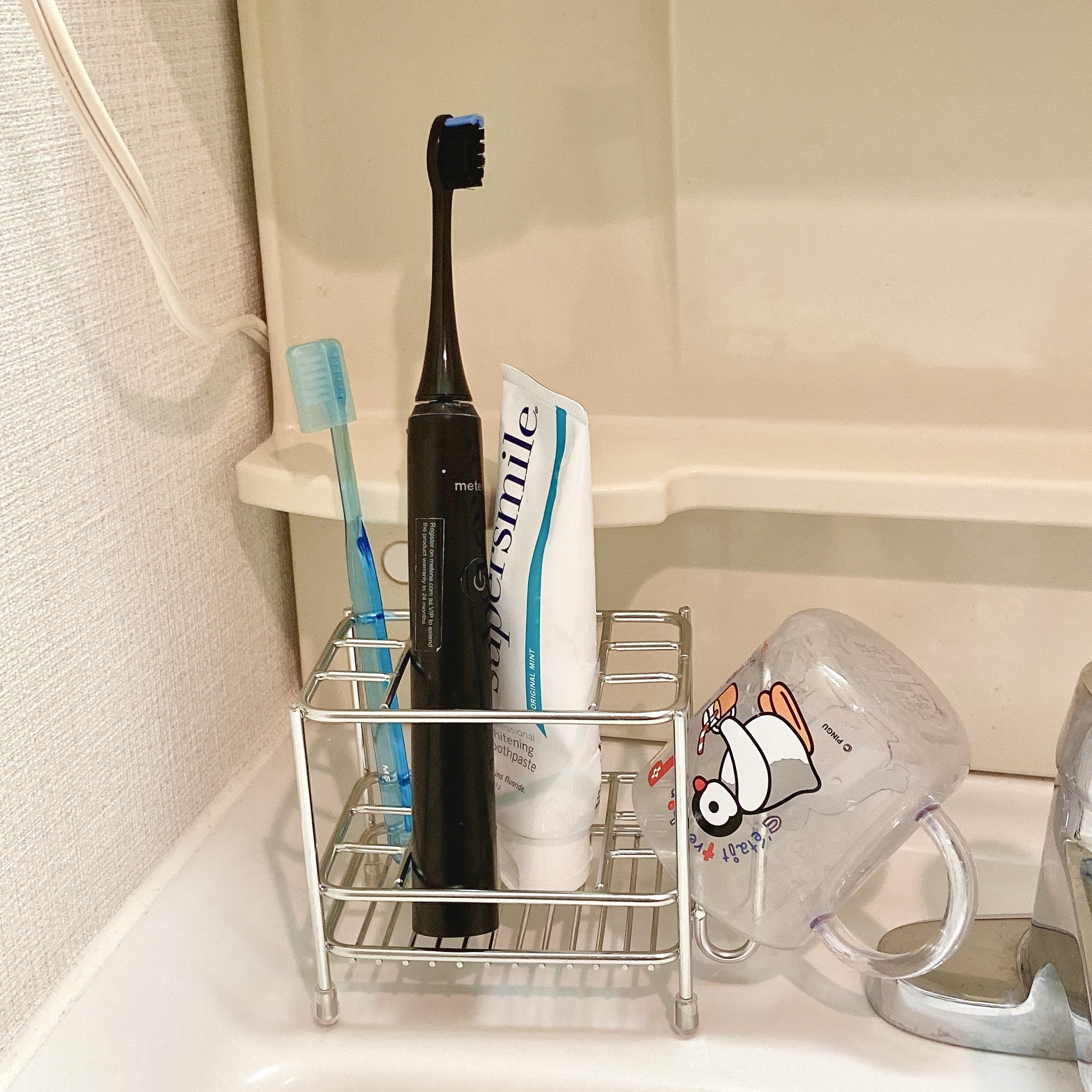 洗面所の掃除が楽になった ニトリの 歯ブラシスタンド はまとめて収納できるんです