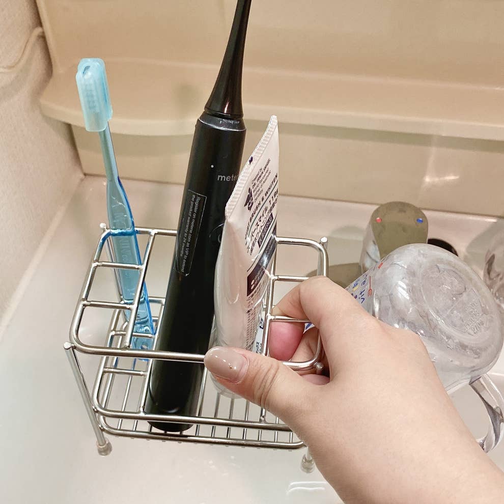 洗面所の掃除が楽になった ニトリの 歯ブラシスタンド はまとめて収納できるんです 洗面所の掃除が楽になった ニトリの 歯ブラシスタンド はまとめて収納できるんです