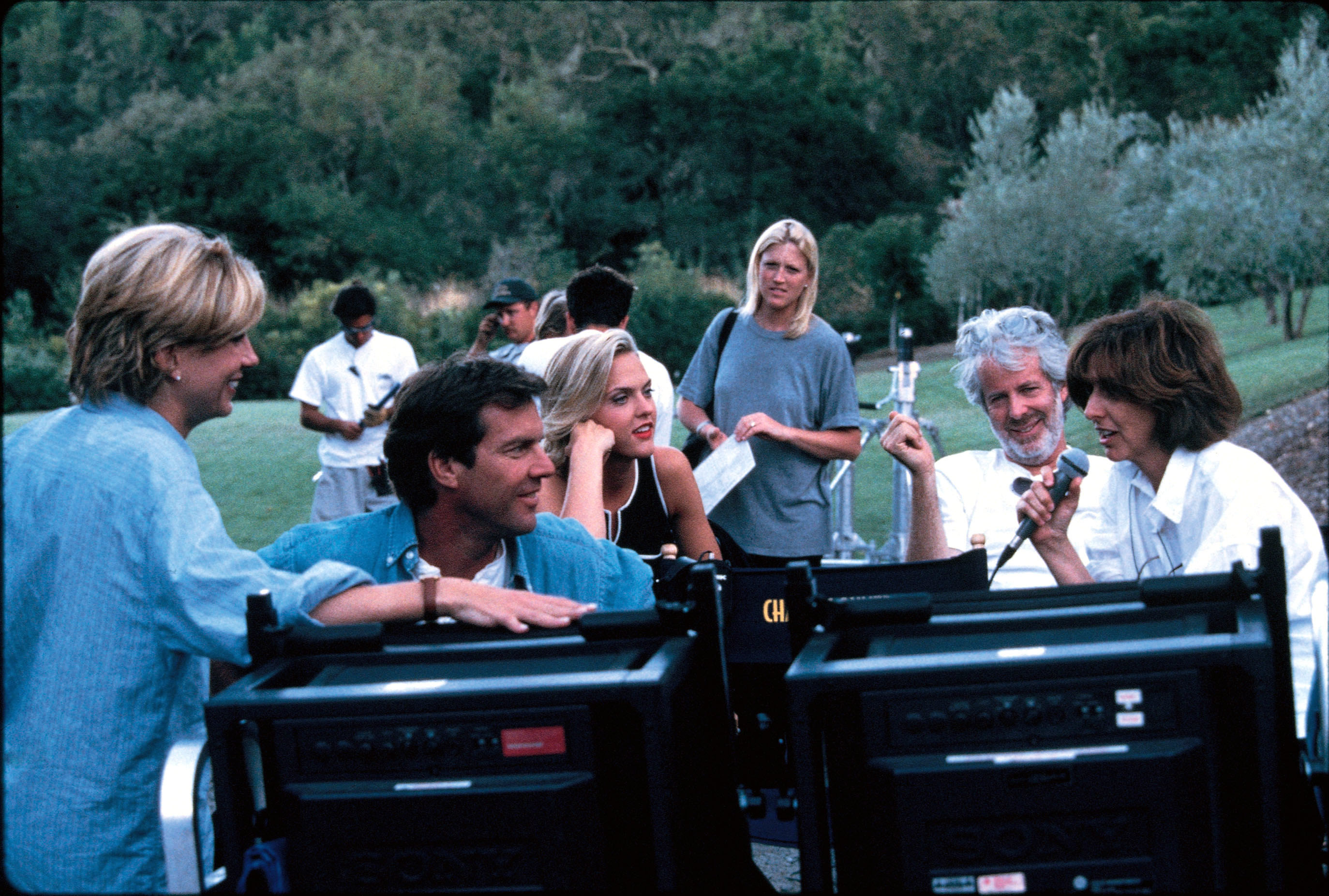 Natasha Richardson, Dennis Quaid, Elaine Hendrix, screenwriter Charles Shyer, and director Nancy Meyers on set of &quot;The Parent Trap&quot; in 1998