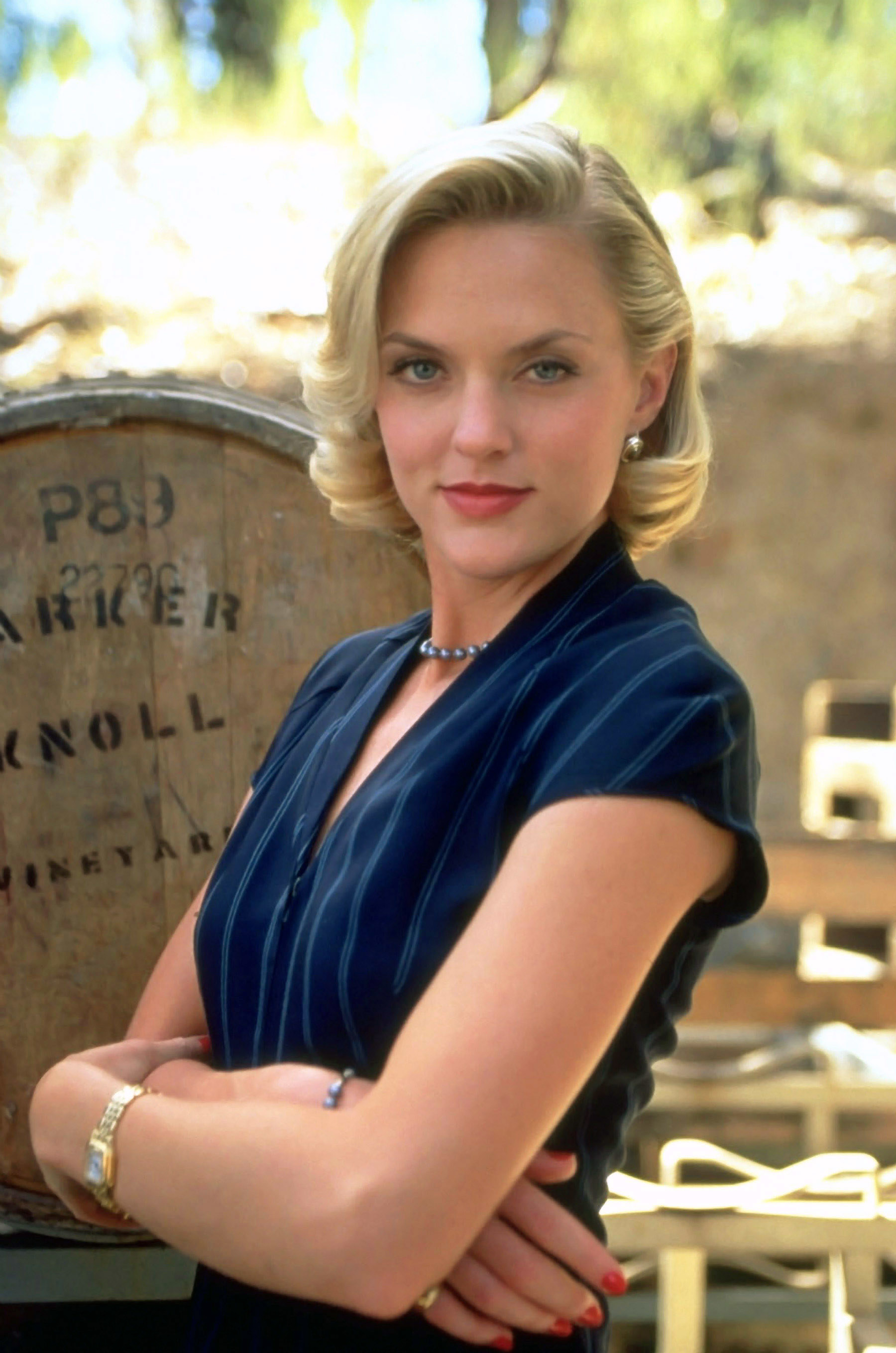 Elaine Hendrix poses as Meredith Blake on set of "The Parent Trap,...