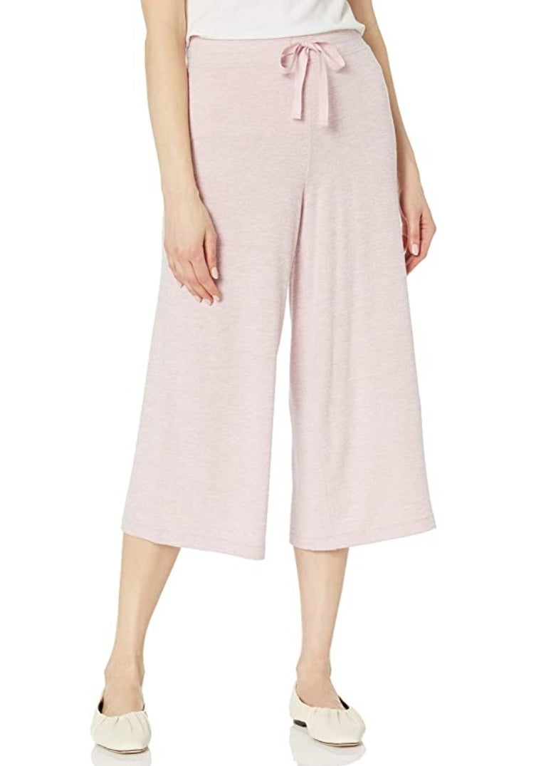 A pair of women&#x27;s knit culottes in speckled dusty pink/white marl