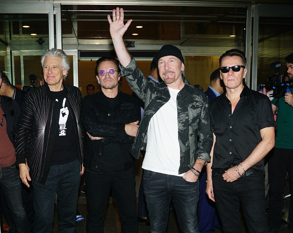 foto da banda u2, the edge aconando