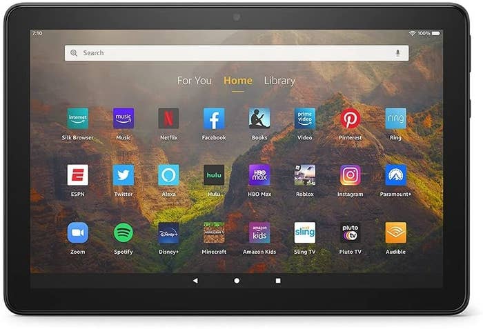 A photo of the tablet&#x27;s home screen with apps on it
