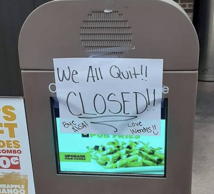 A hand-written sign at a Wendy&#x27;s that says, &quot;We all quit!! Closed!!&quot;