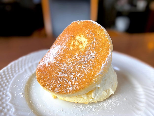 このビジュアルは衝撃的 星乃珈琲の クリーム鬼盛りパンケーキ 幸福感がハンパじゃなかった このビジュアルは衝撃的 星乃珈琲の クリーム鬼盛りパンケーキ 幸福感がハンパじゃなかった