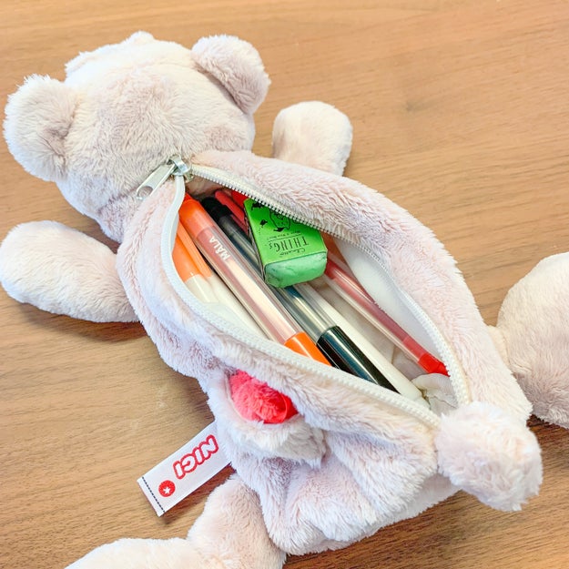 この可愛さは反則級だって ロフト ぬいぐるみポーチ のおかげで日々のモチベが上がった Buzzfeed Japan 少し前からロフト で気になっているものがあ ｄメニューニュース Nttドコモ