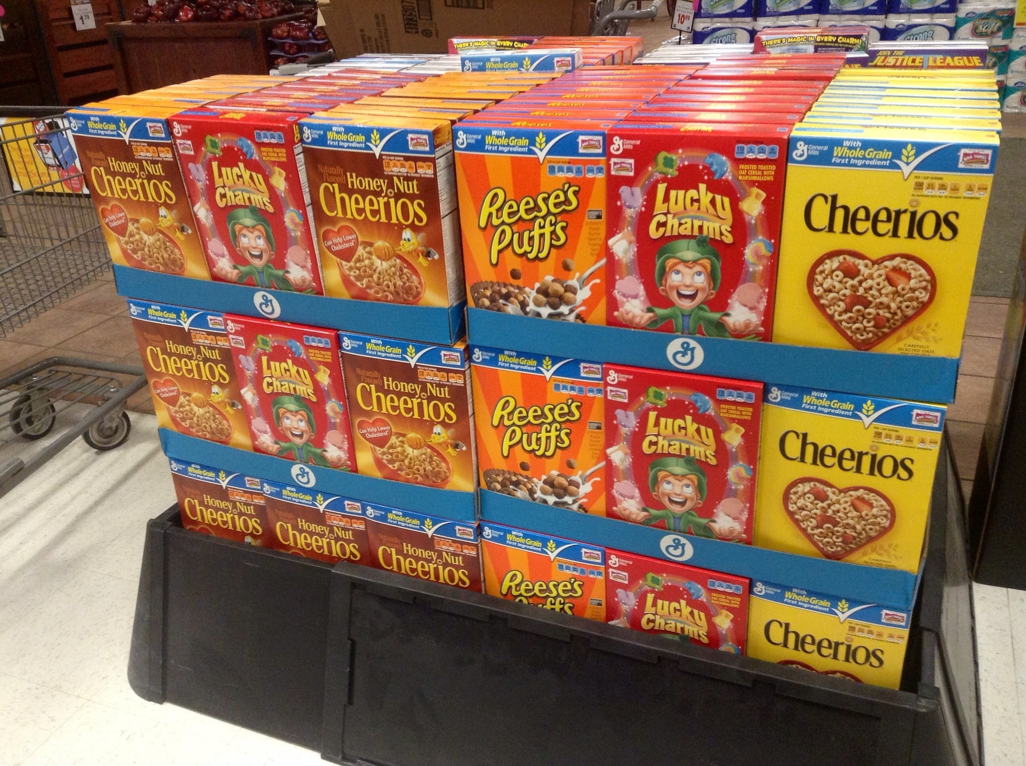 A pallet of American breakfast cereals including honey nut cheerios, lucky charms, reese&#x27;s puffs and regular cheerios.