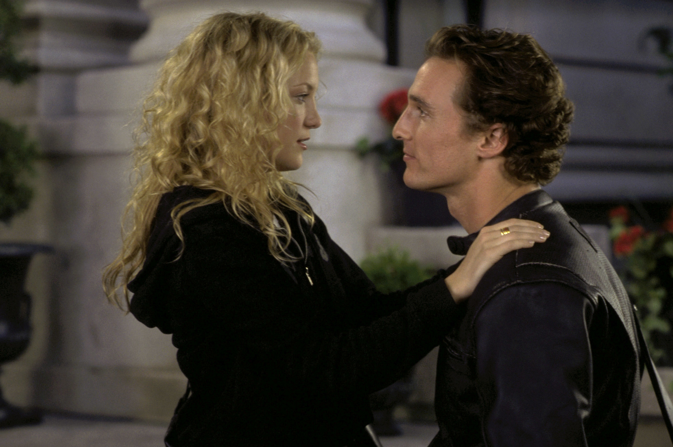Kate Hudson and Matthew McConaughey looking into each others eyes in &quot;How to Lose a Guy in 10 Days&quot;