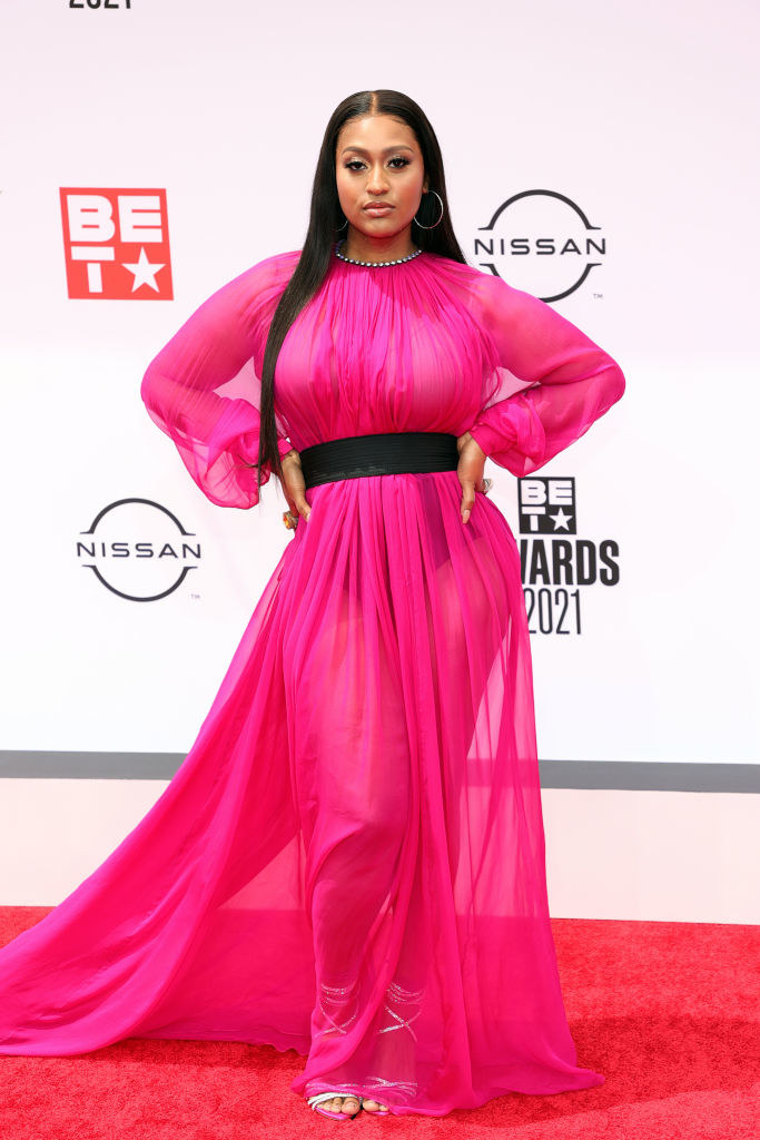 Jazmine Sullivan attends the BET Awards 2021 in a flowing belted dress