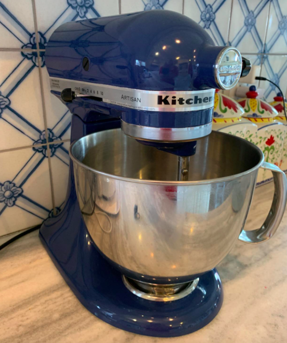 A customer review photo of their mixer on their kitchen counter
