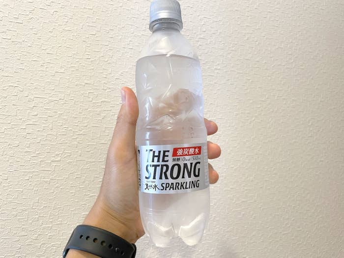 こいつはスゲェや サントリー の ストロング炭酸水 がまじストロング こいつはスゲェや サントリー の ストロング炭酸水 がまじストロング