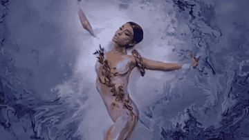Ariana Grande looking like mother nature on the earth