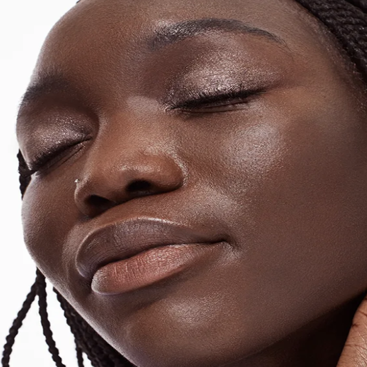 model wearing lidstar in moon