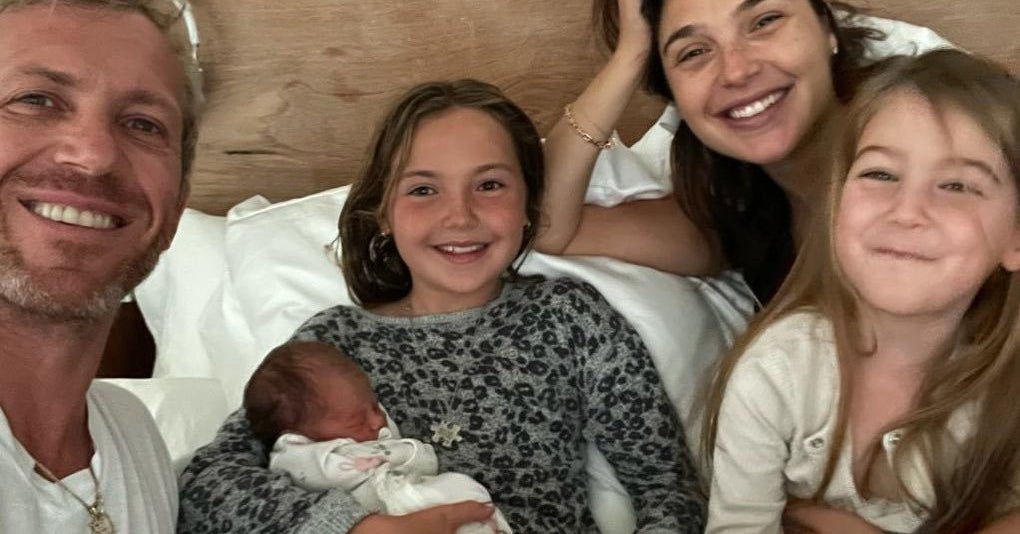 Gal Gadot Accueille Son Troisieme Bebe Et Partage Sa Premiere Photo Nouvelles Du Monde